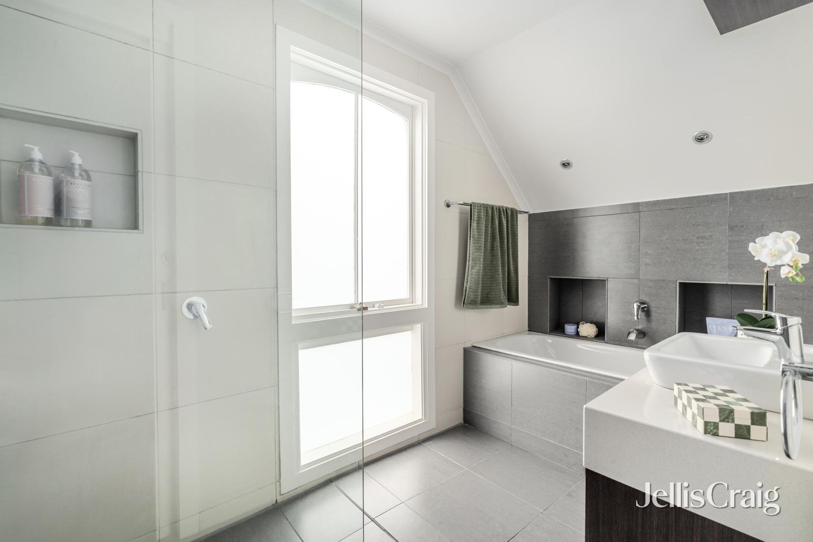 4/32 Strathalbyn Street, Kew East image 6