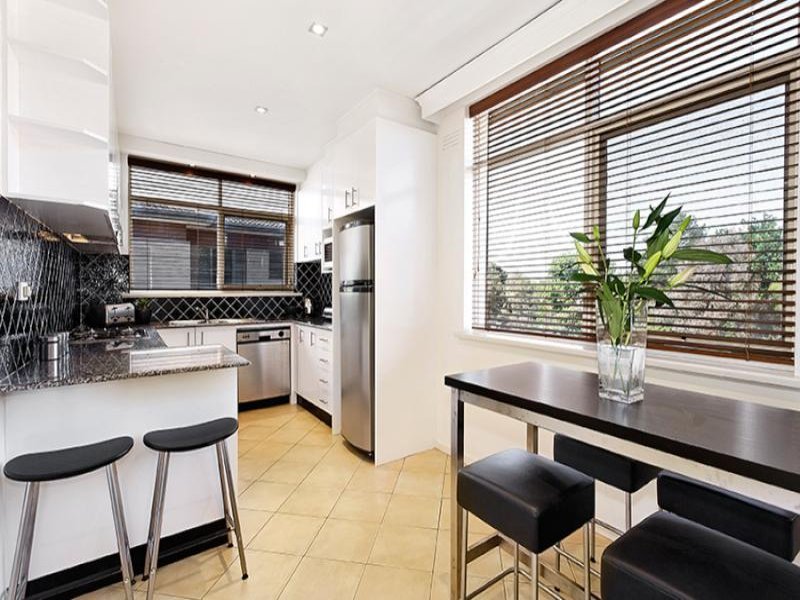 4/33 Gordon Street, Balwyn image 2