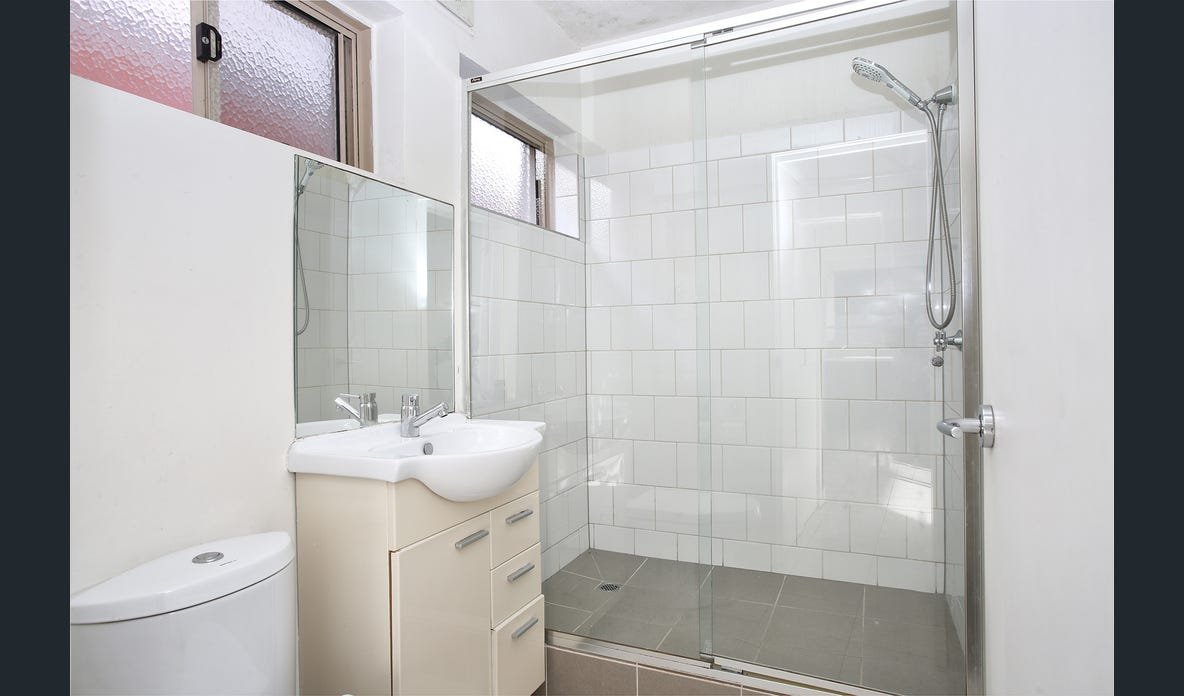 4 / 35 Carlisle St  St Kilda