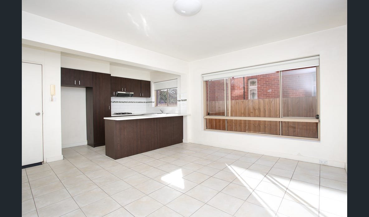 4 / 35 Carlisle St  St Kilda