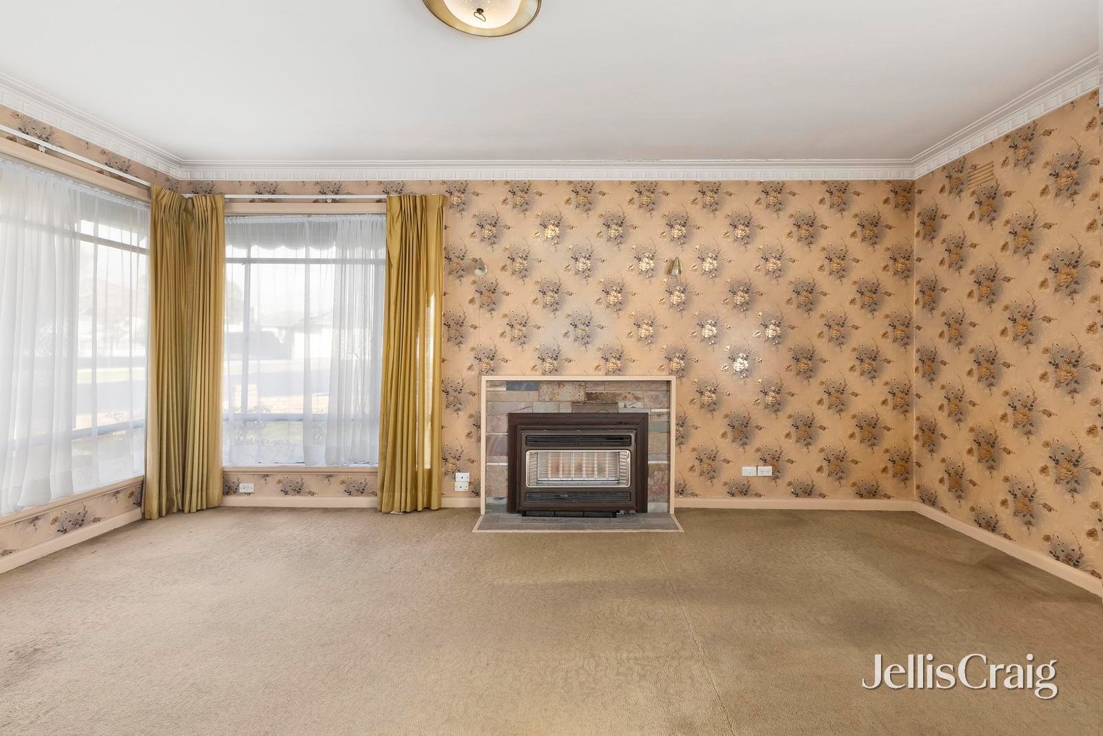 435 Springfield Road, Mitcham image 2