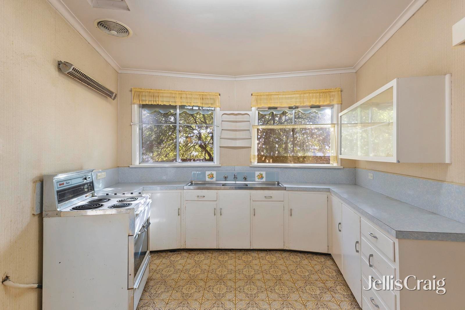 435 Springfield Road, Mitcham image 3