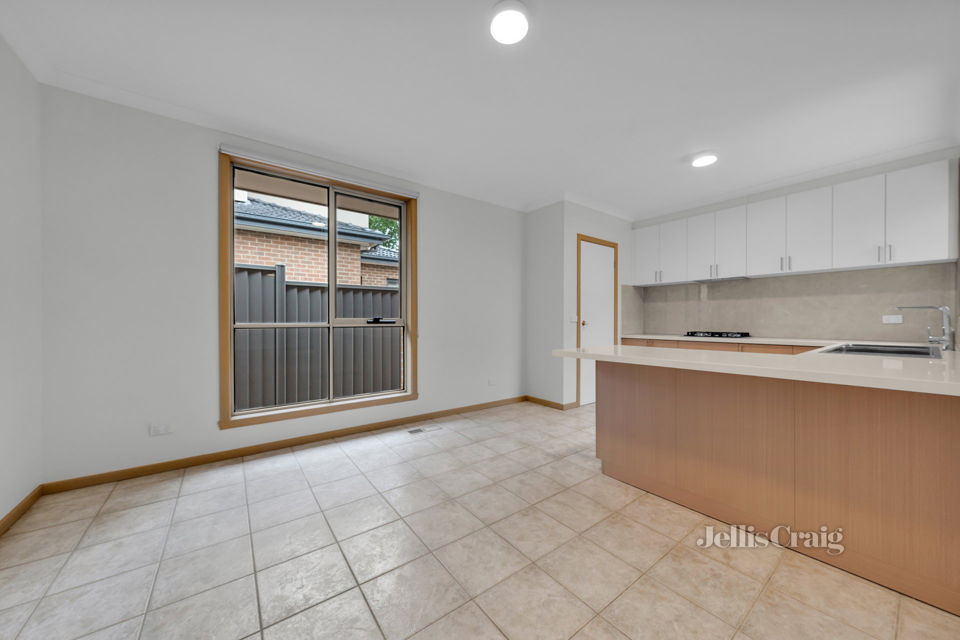 4/35 Thompson Street, Glen Waverley image 4