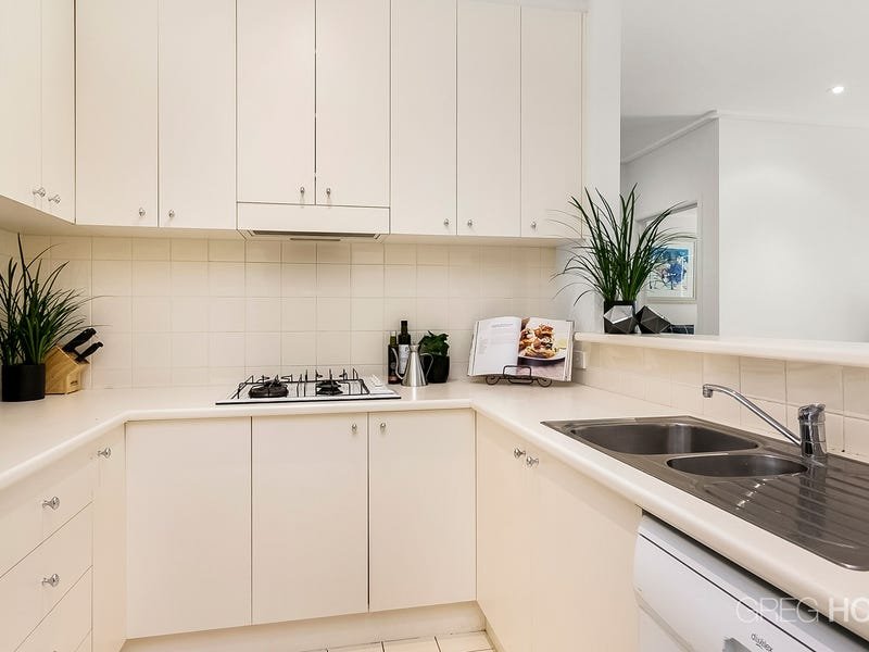 4/39 Esplanade East, Port Melbourne image 4