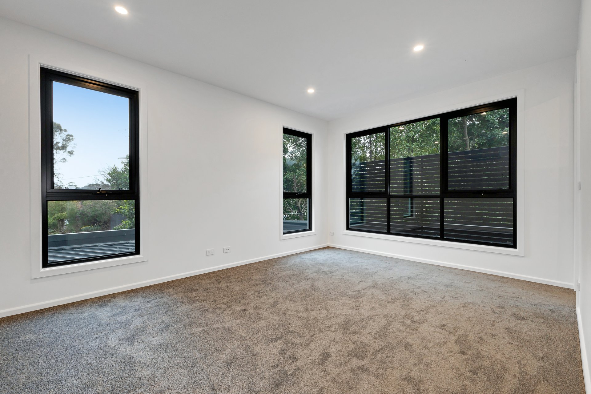 43A Amber Grove, Mount Waverley image 3