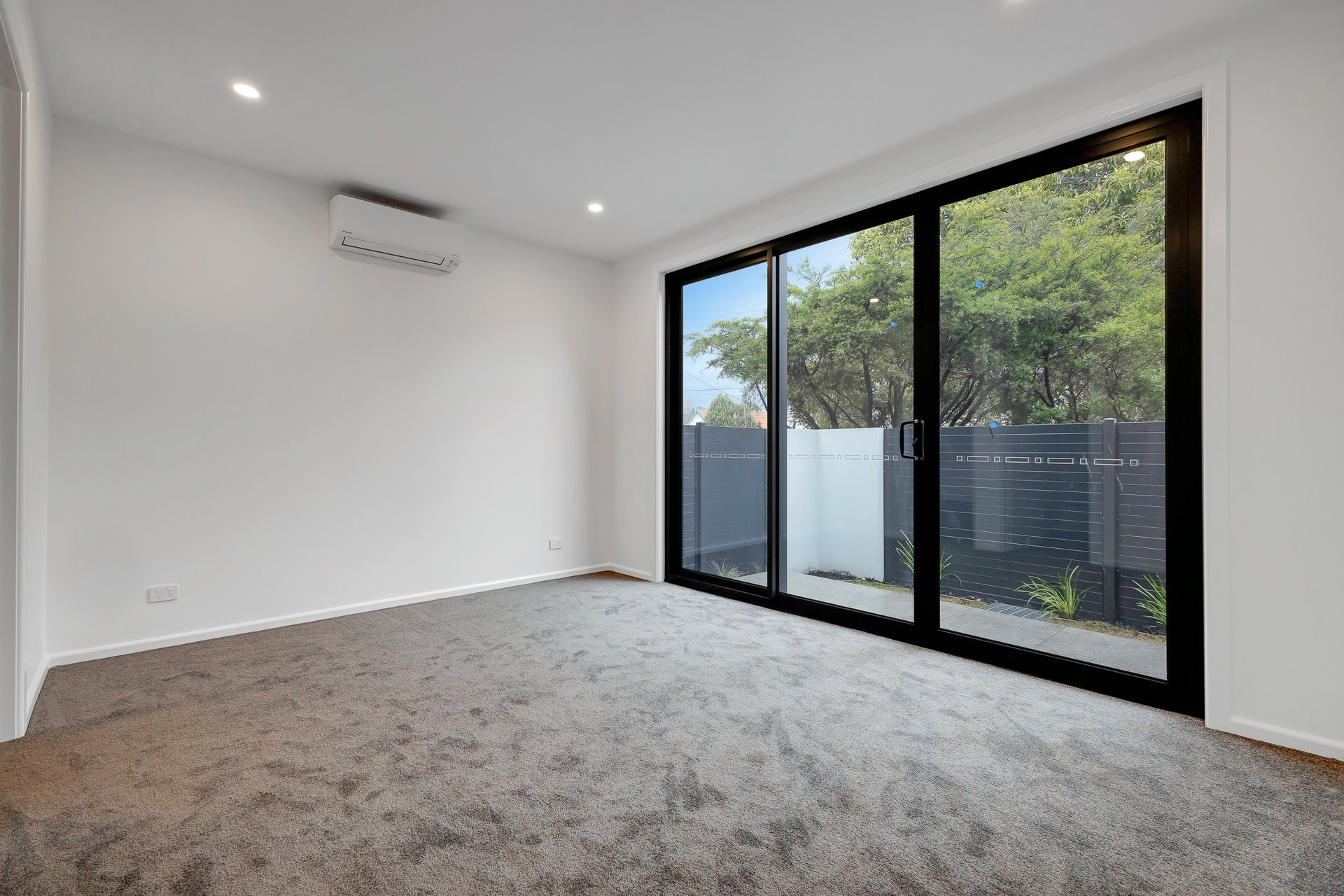43A Amber Grove, Mount Waverley image 6