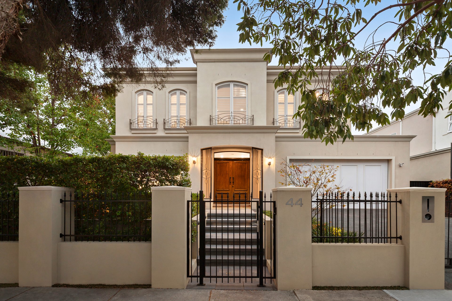 44 Aintree Rd, Glen Iris image 1