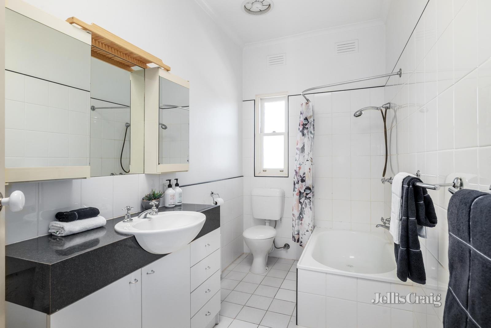 4/4 Barkers Road, Hawthorn image 5