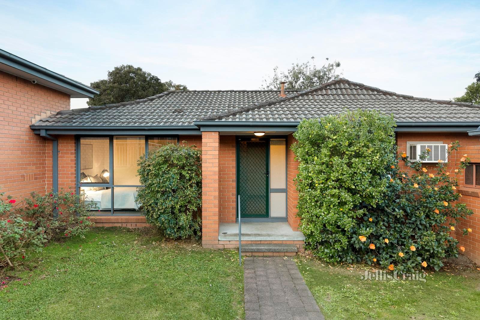 4/4 Brassey Avenue, Rosanna image 1