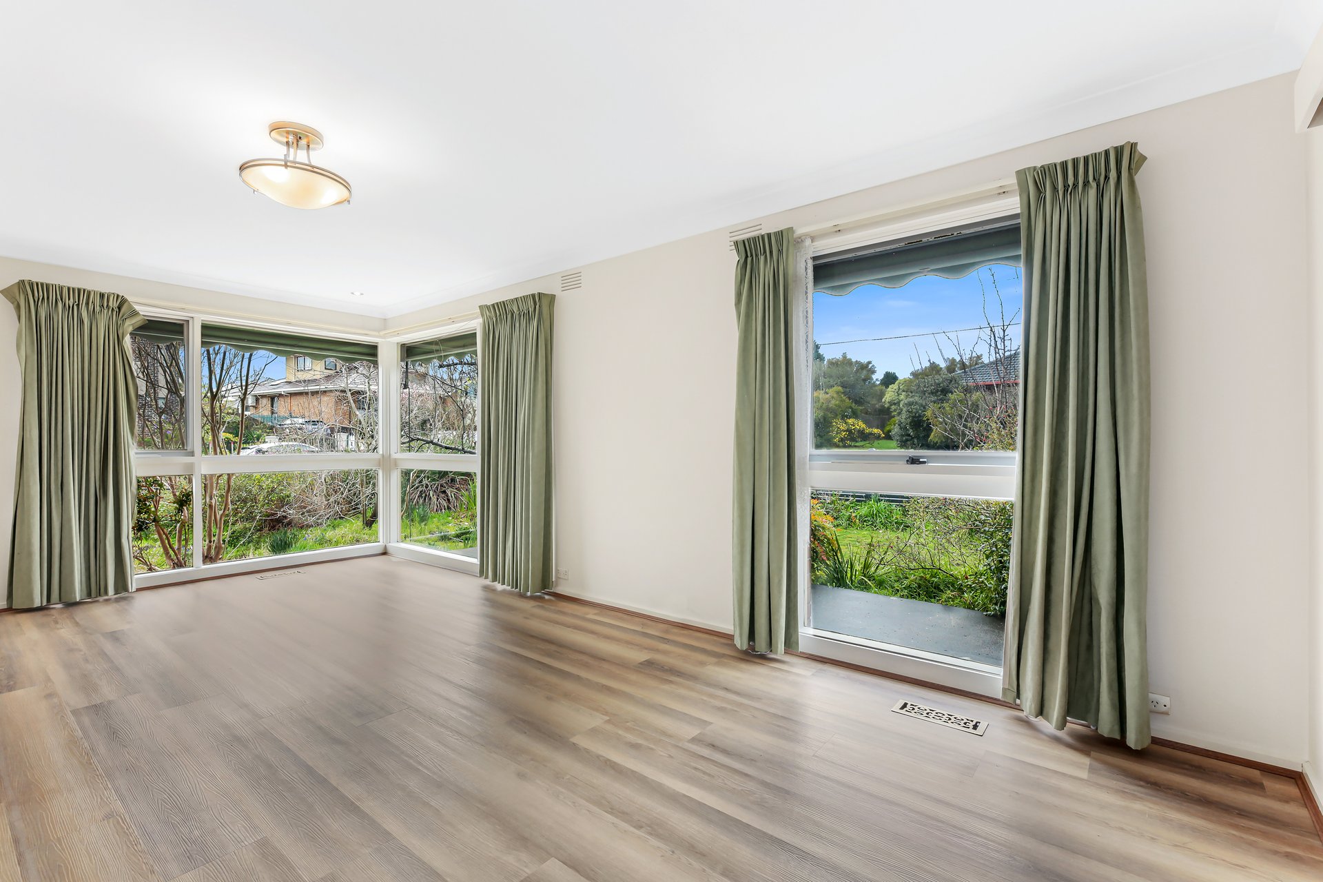 44 Brentwood Drive, Glen Waverley image 6