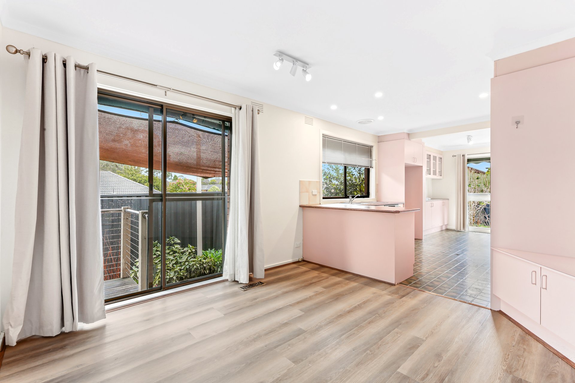 44 Brentwood Drive, Glen Waverley image 3