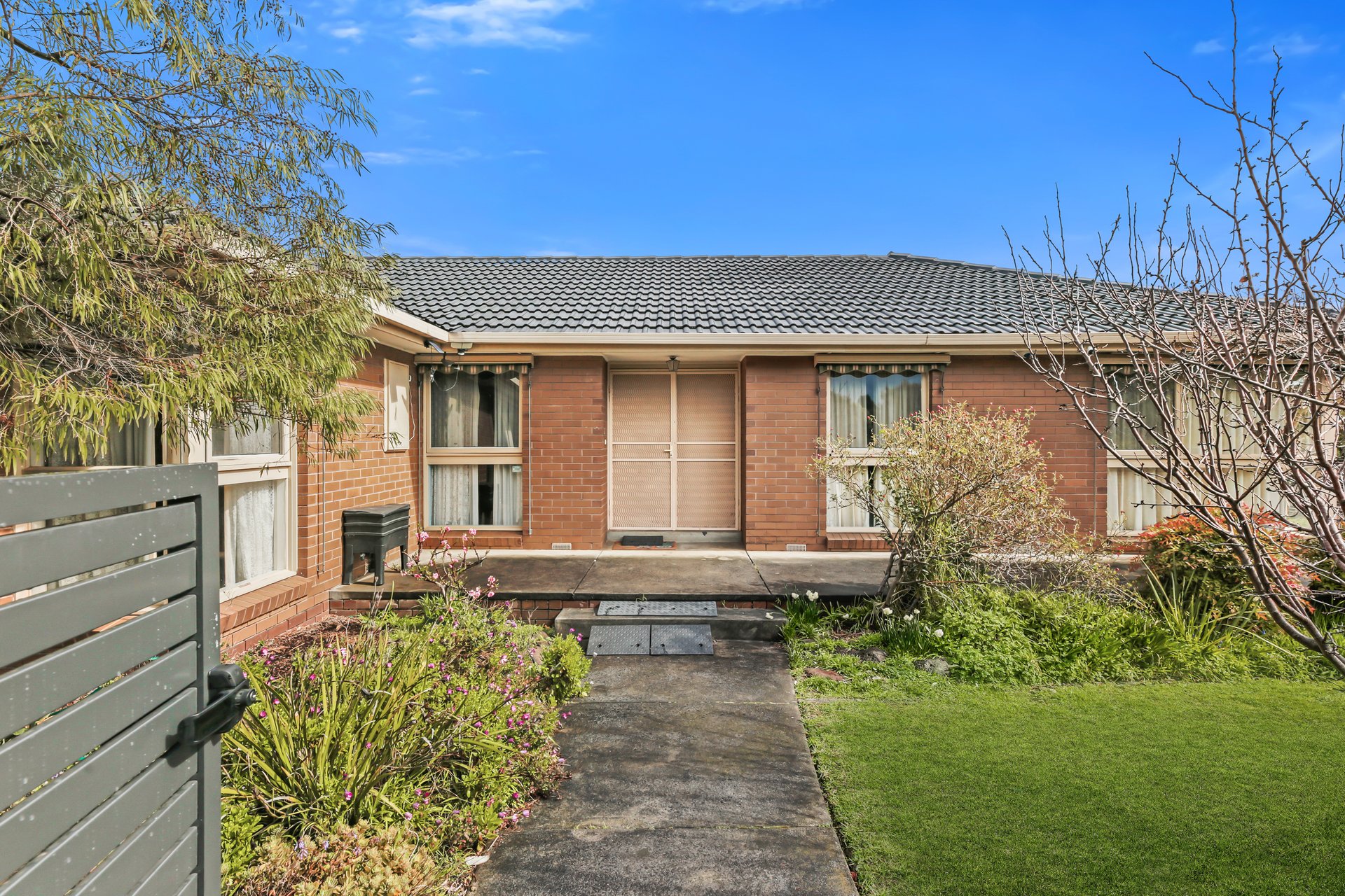 44 Brentwood Drive, Glen Waverley image 1