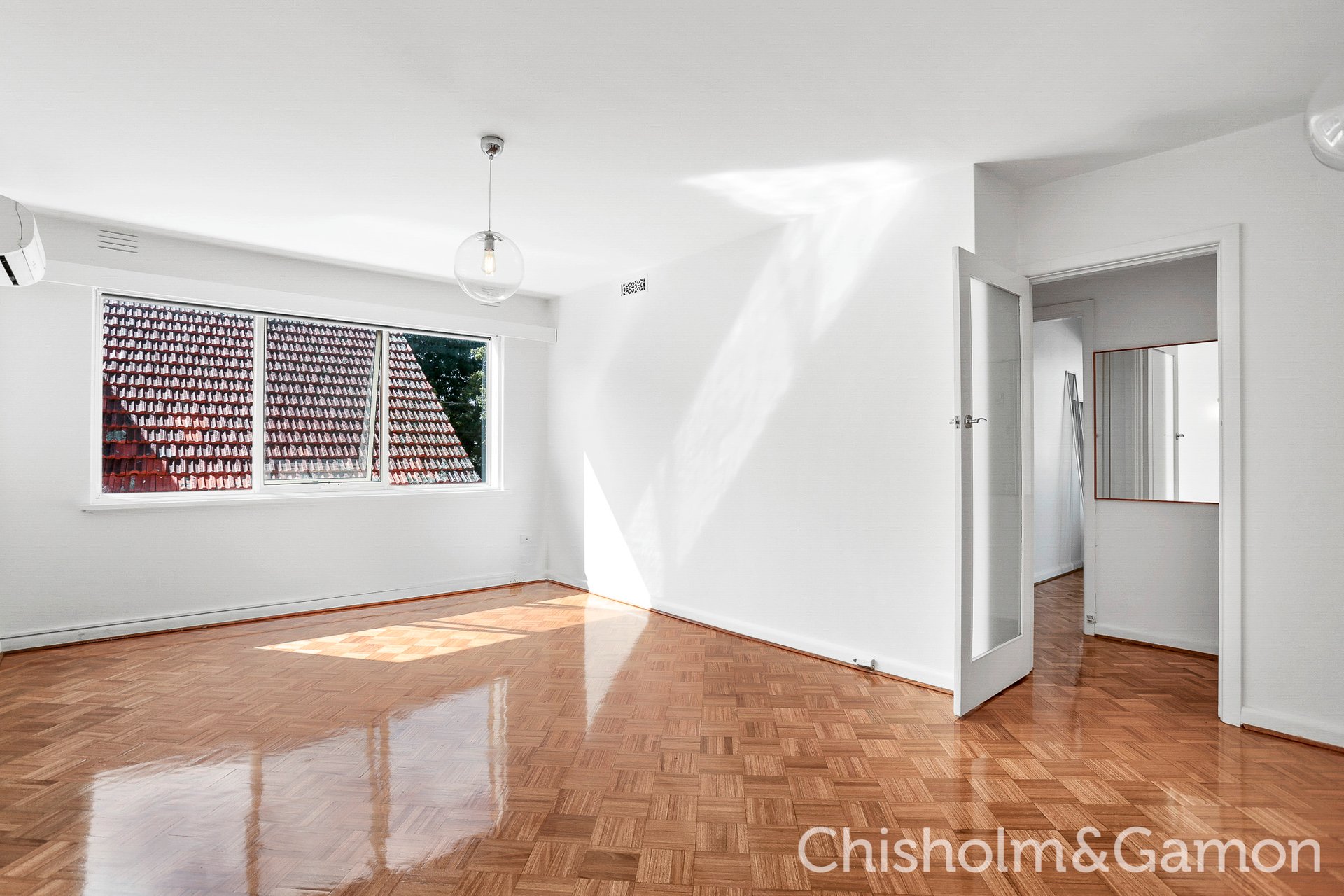 4/4 Burns Street, Elwood image 2