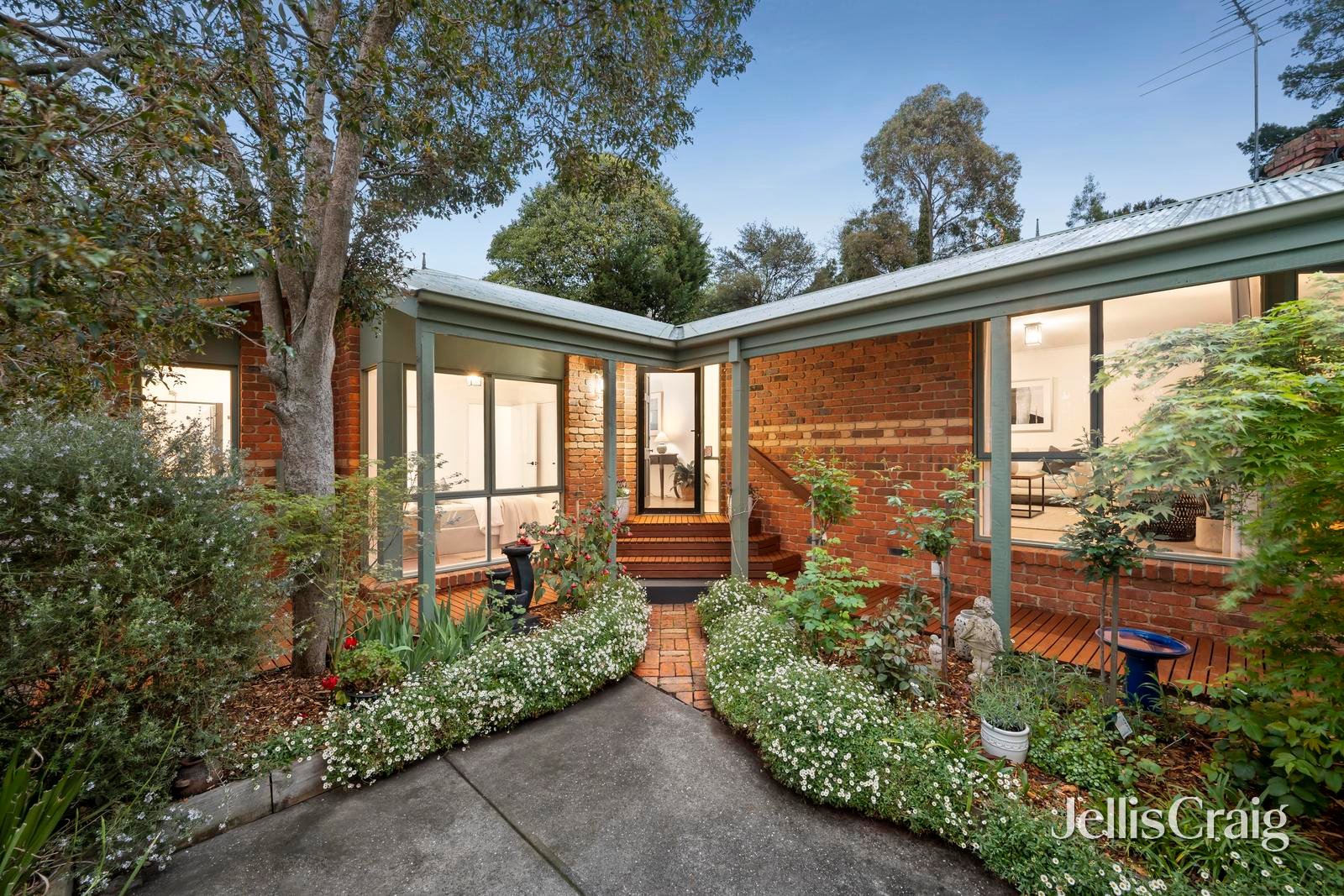 44 Eastfield Road, Croydon South image 2