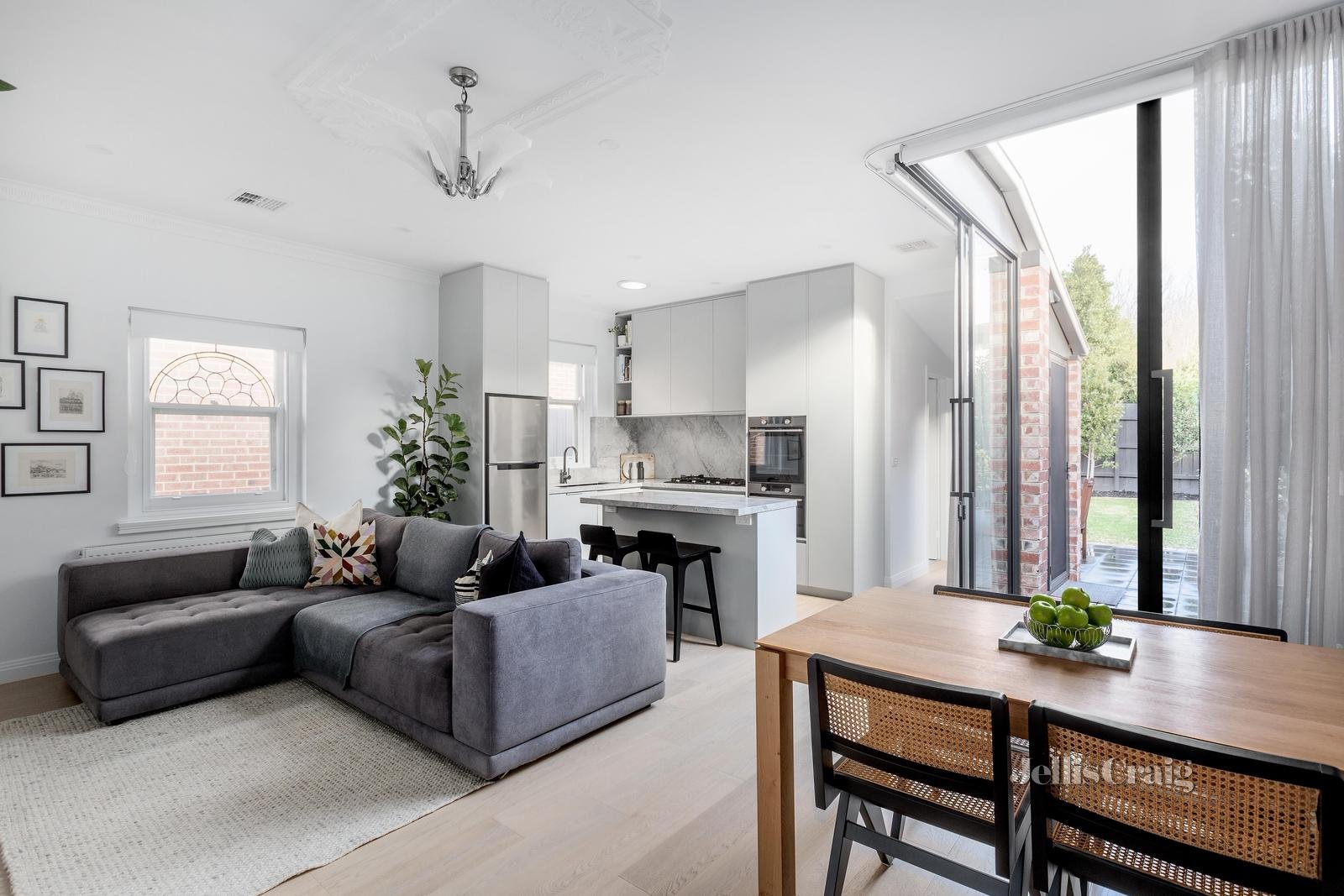 44 Essex Street, Glen Iris image 3