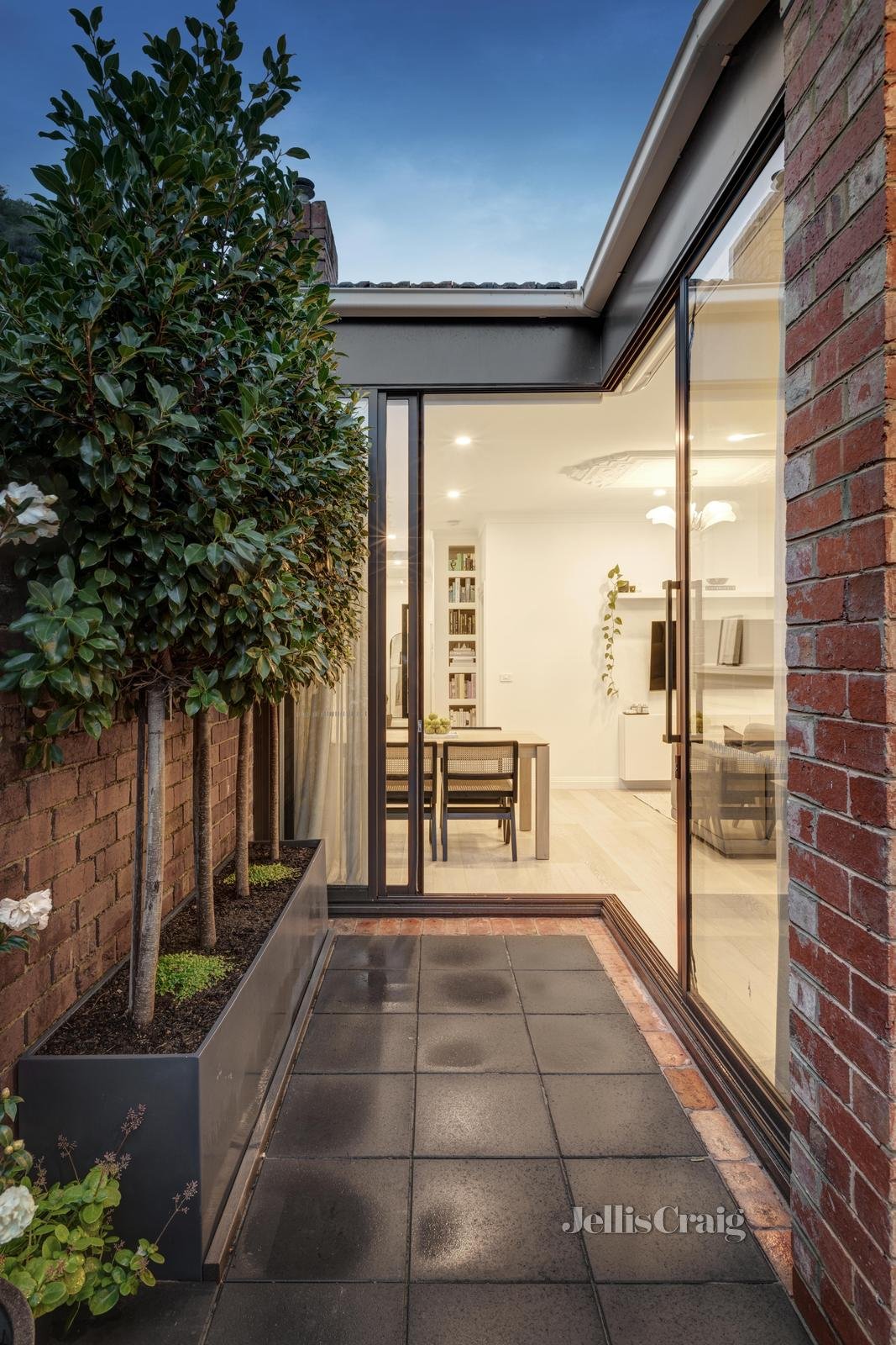 44 Essex Street, Glen Iris image 8