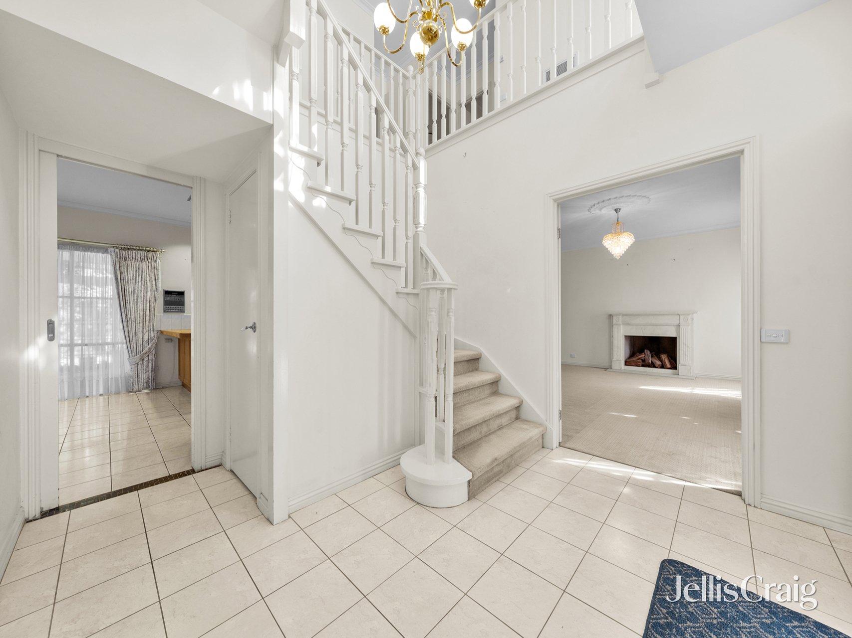 44 Highwood Drive, Wheelers Hill image 3