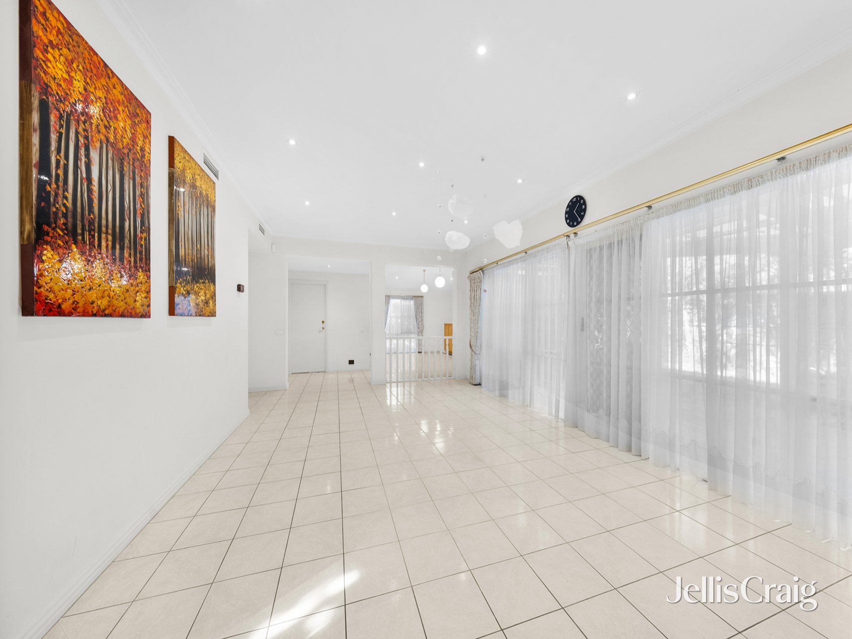 44 Highwood Drive, Wheelers Hill image 5