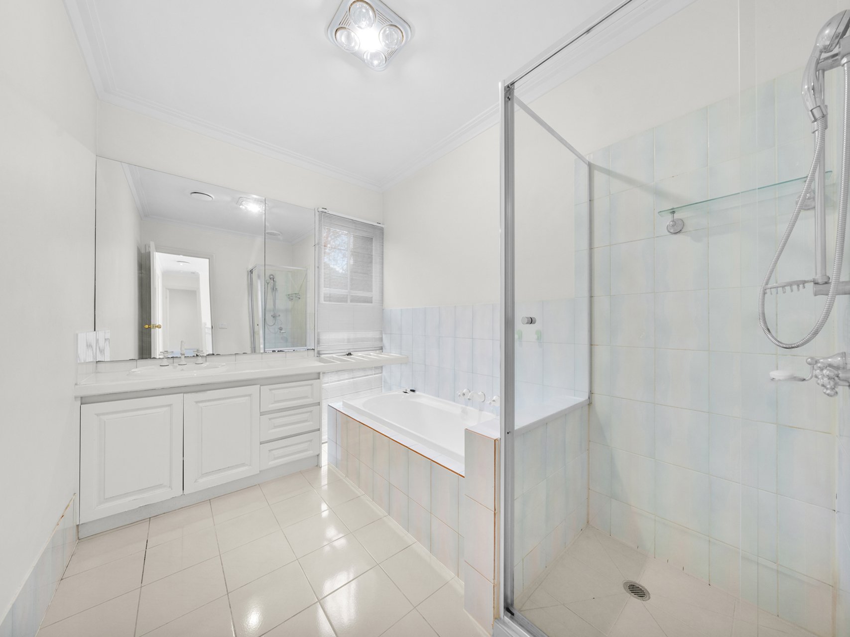 44 Highwood Drive, Wheelers Hill image 10