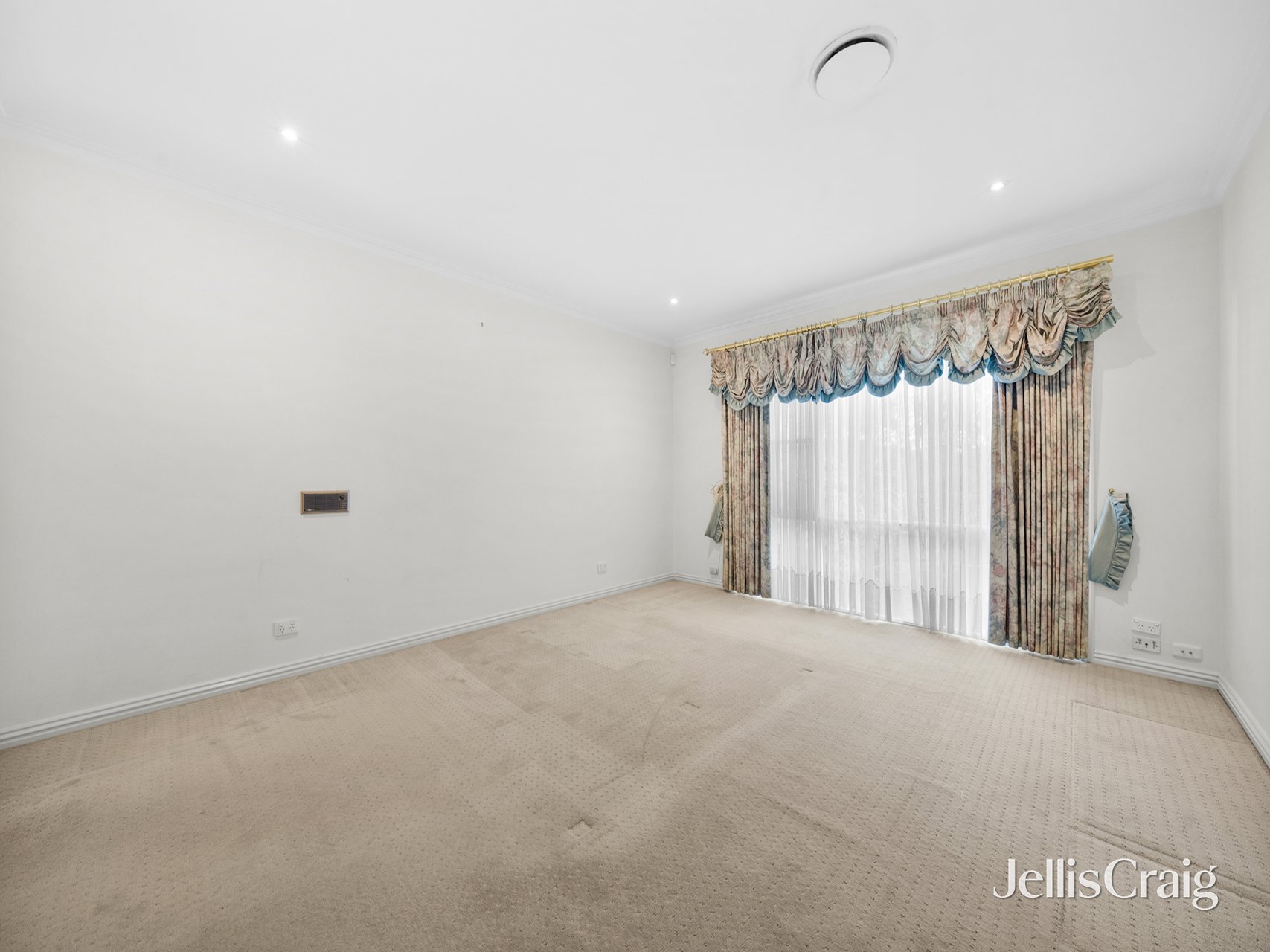 44 Highwood Drive, Wheelers Hill image 7