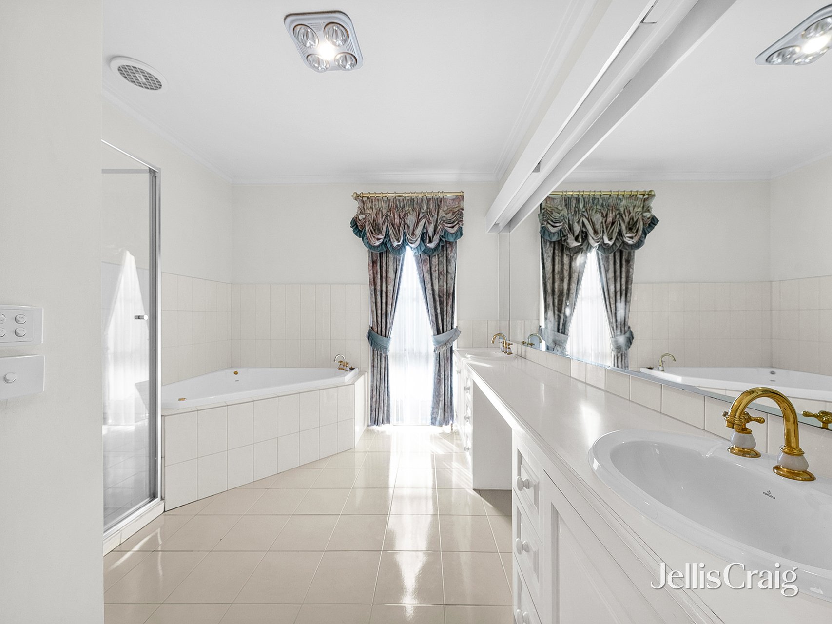 44 Highwood Drive, Wheelers Hill image 9