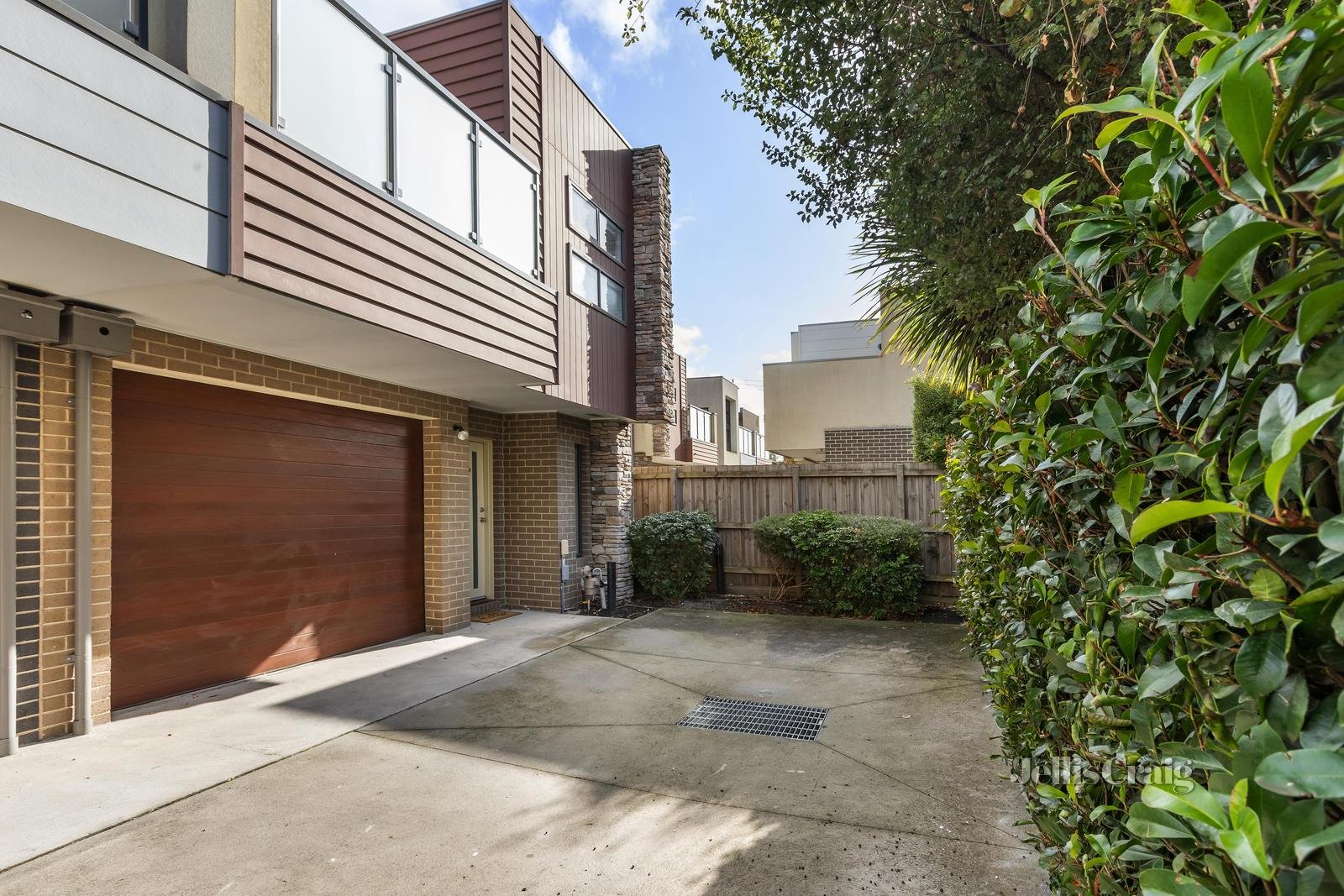 4/4 Hinton Road, Glen Huntly image 1