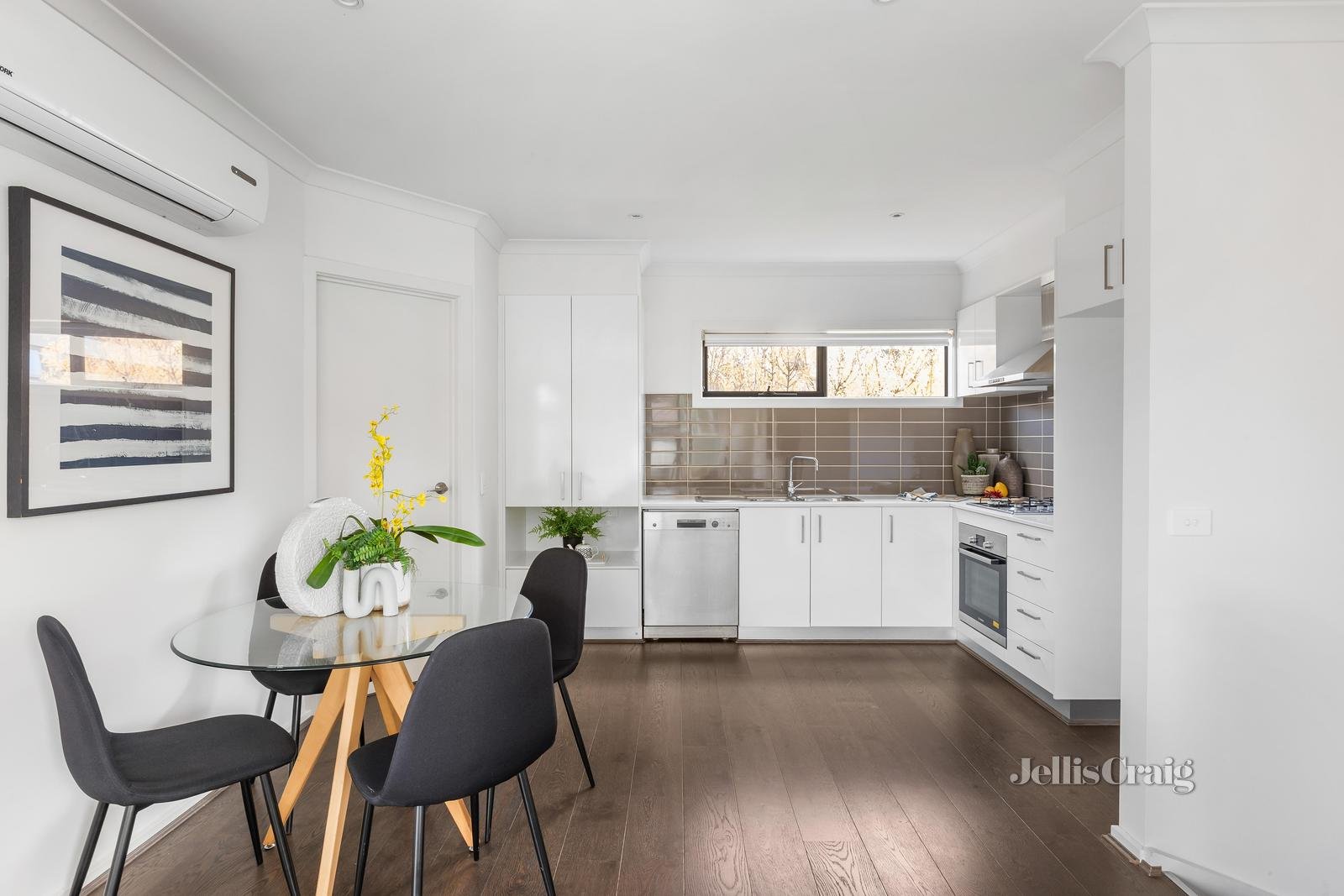 4/4 Hinton Road, Glen Huntly image 2