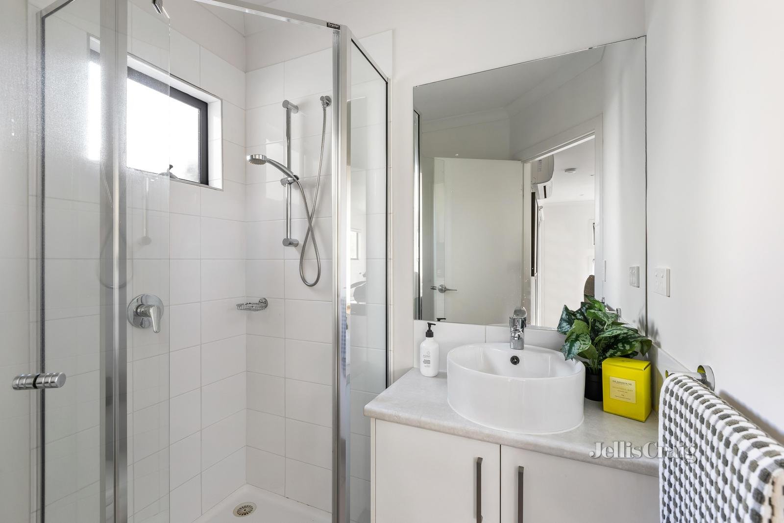 4/4 Hinton Road, Glen Huntly image 8