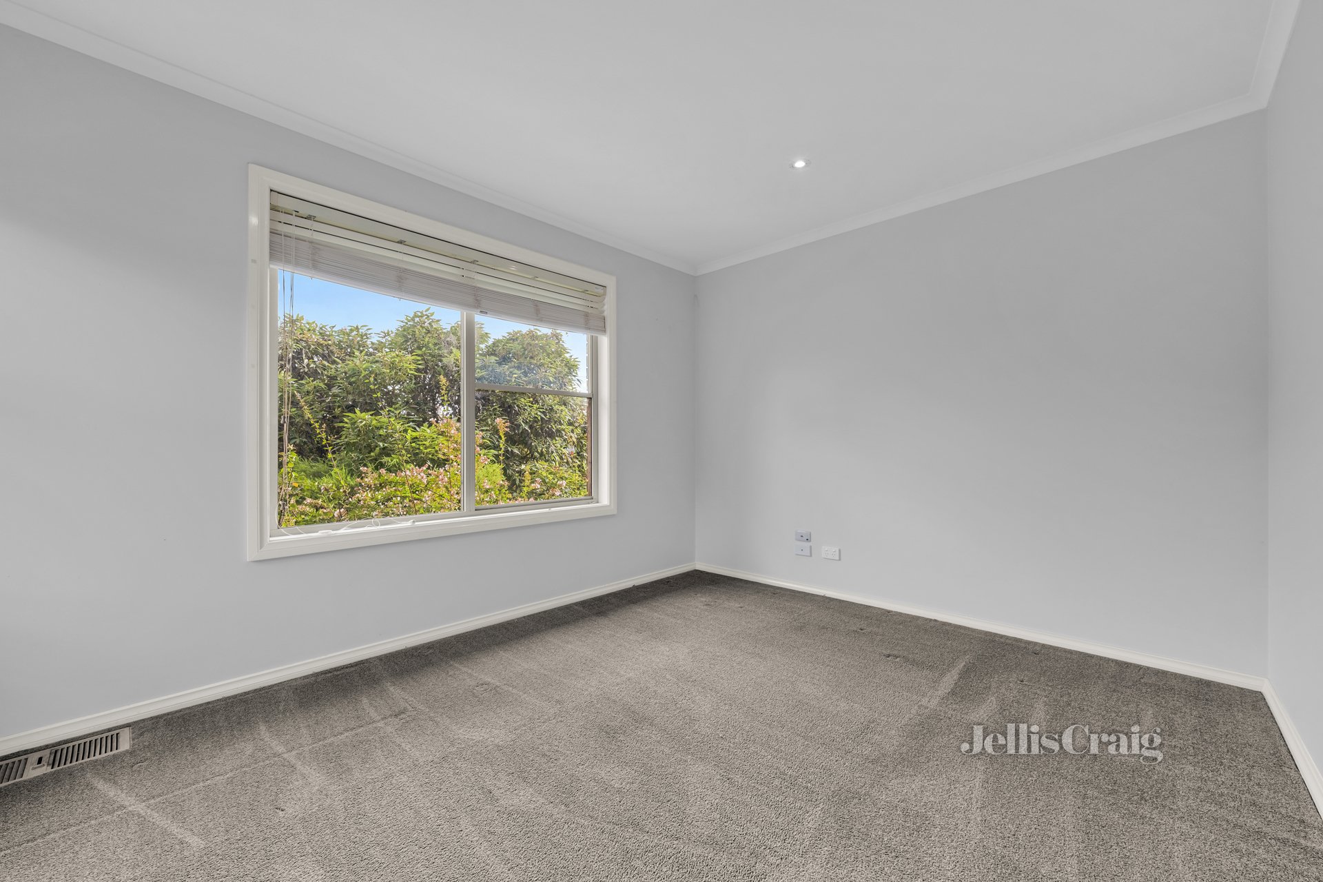 44 Leyland Road, Mount Waverley image 5