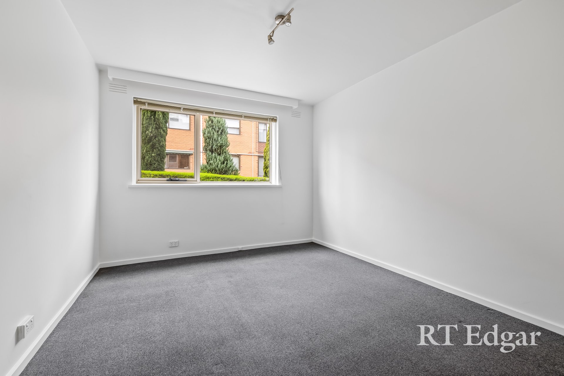 Property Gallery Thumbnail 4