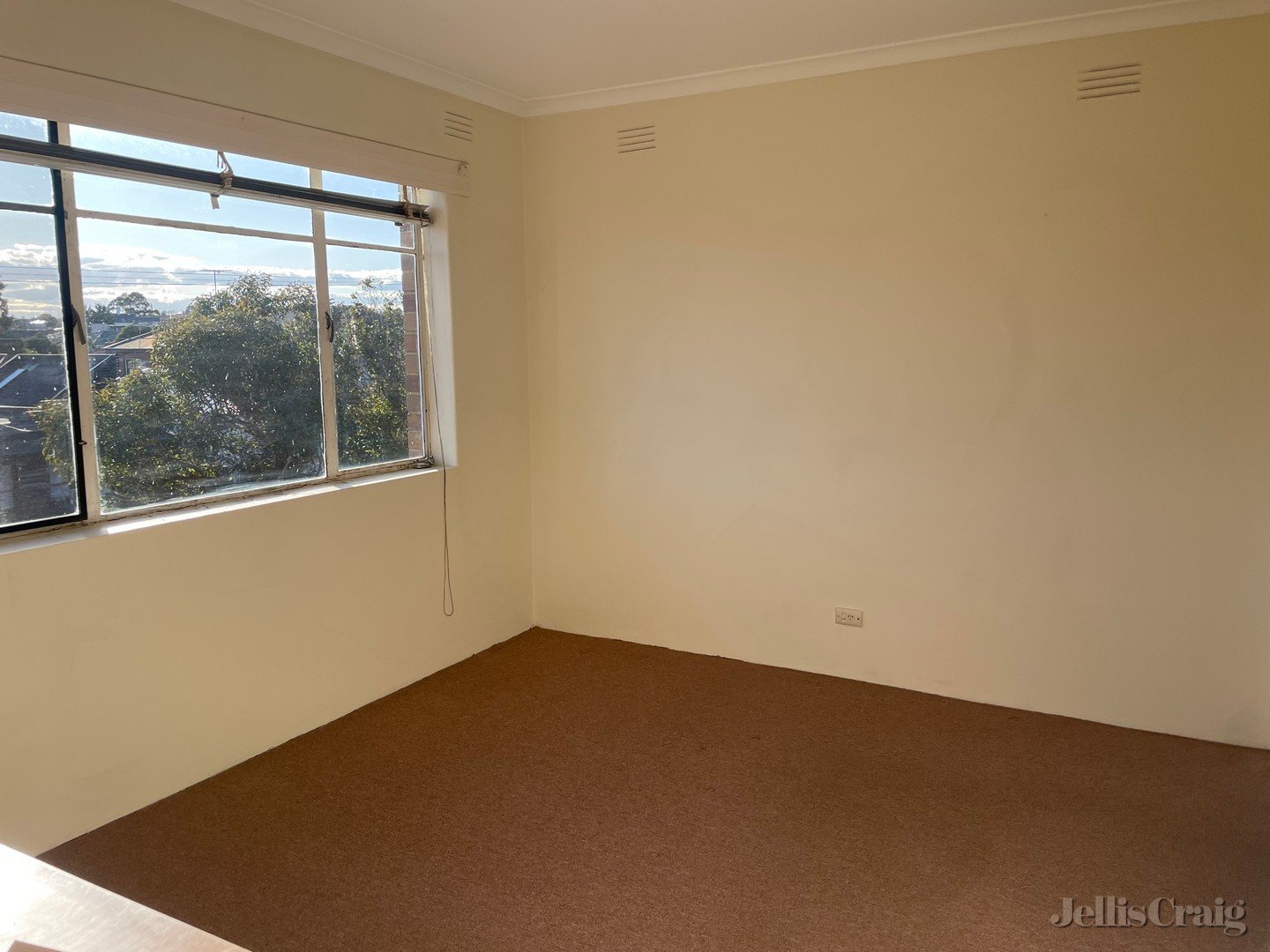 4/4 McPhail Street, Essendon image 3