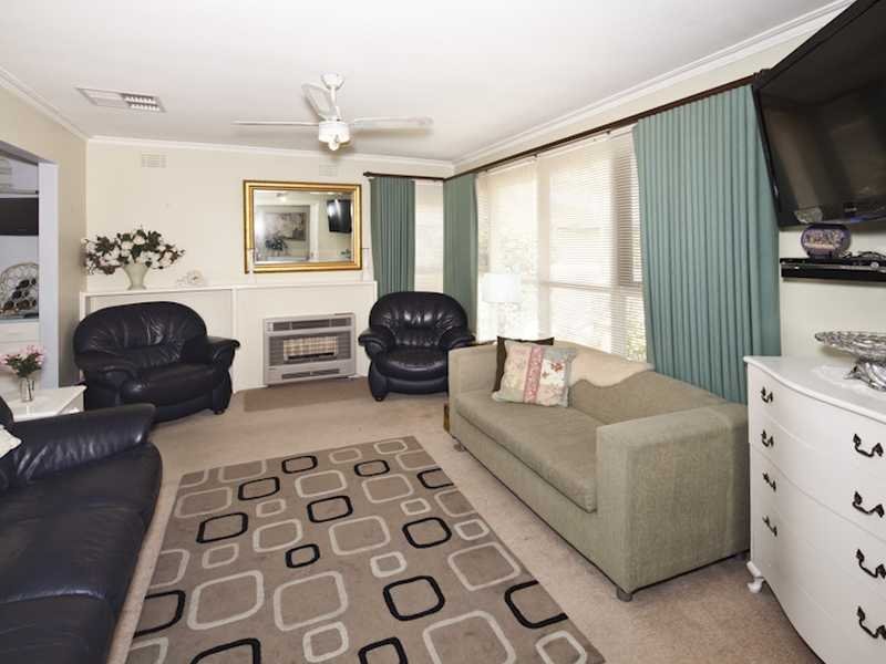 44 Nagle Drive, Belmont image 2