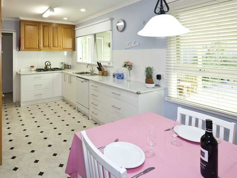 44 Nagle Drive, Belmont image 3