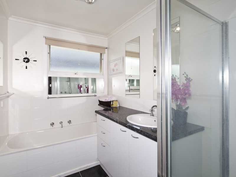 44 Nagle Drive, Belmont image 4