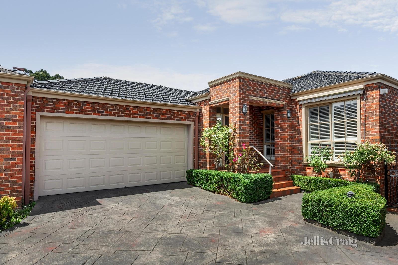 4/4 Parring Road, Balwyn image 1