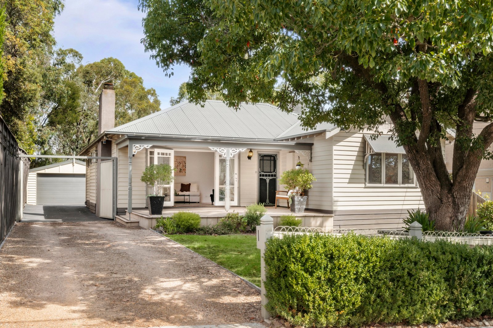 44 Swan Street