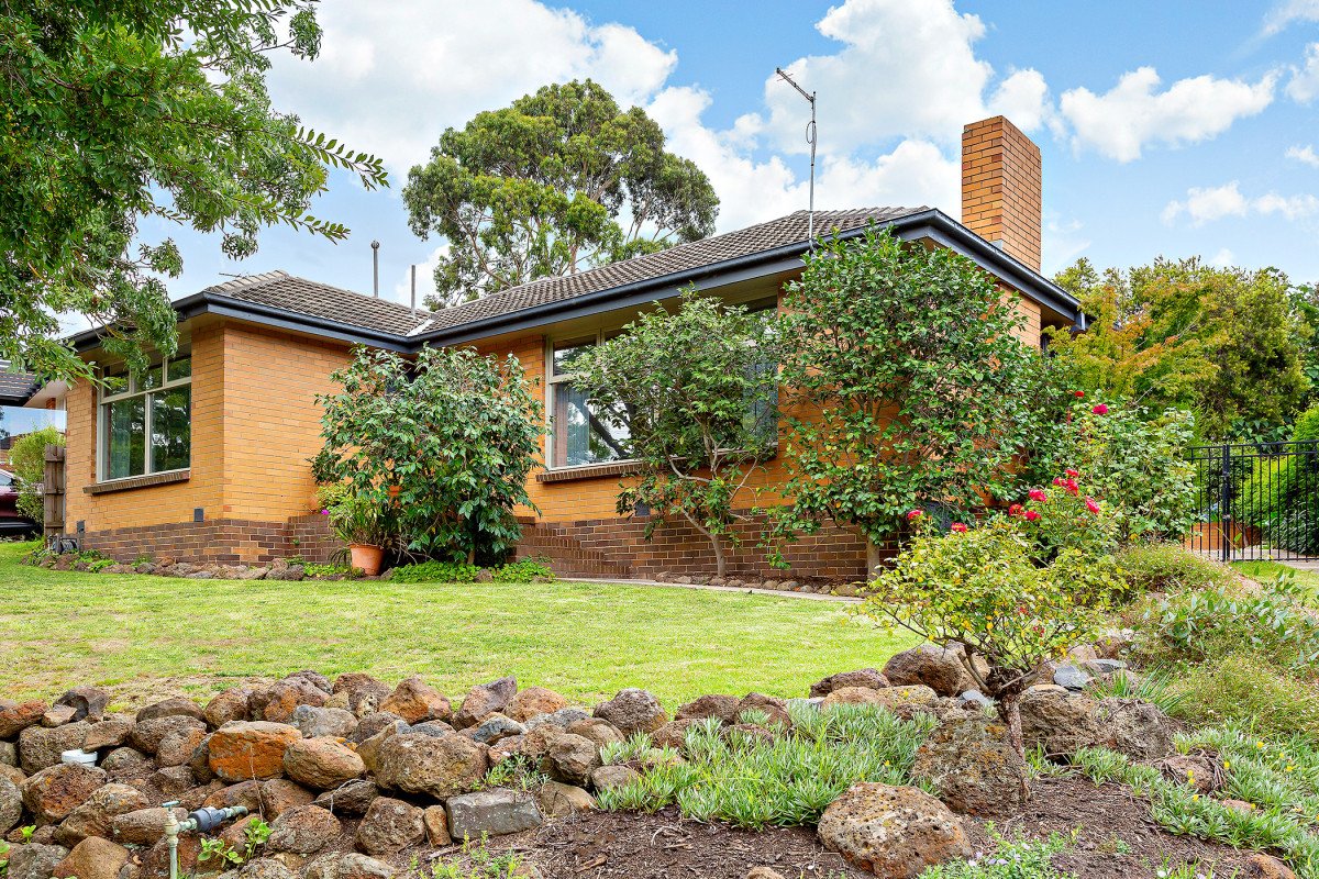 44 Valda Avenue, Mont Albert North image 1