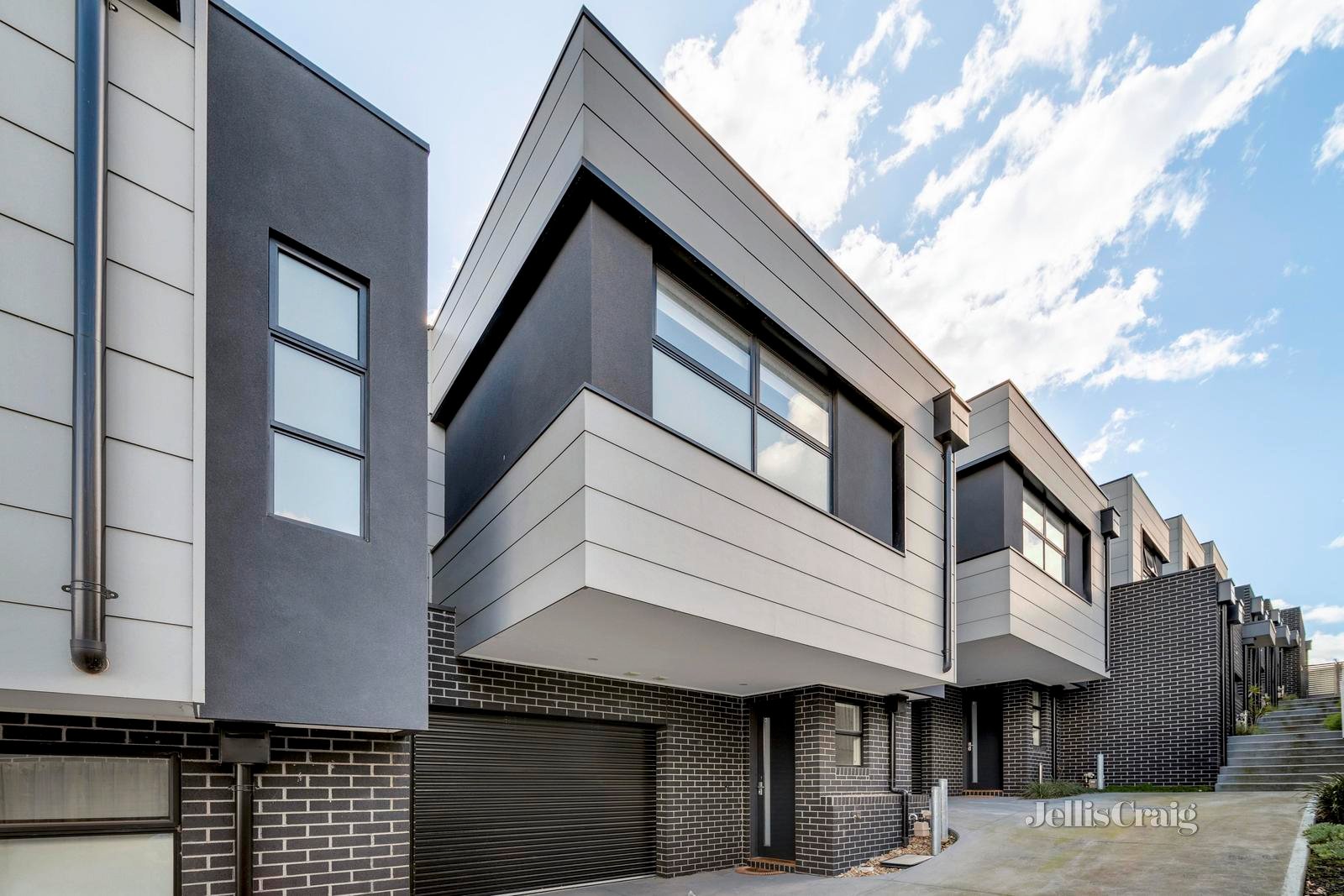 4/4 View Street, Pascoe Vale image 2