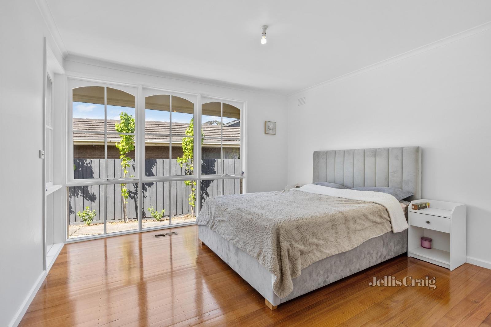 44 Walker Road, Mount Waverley image 4