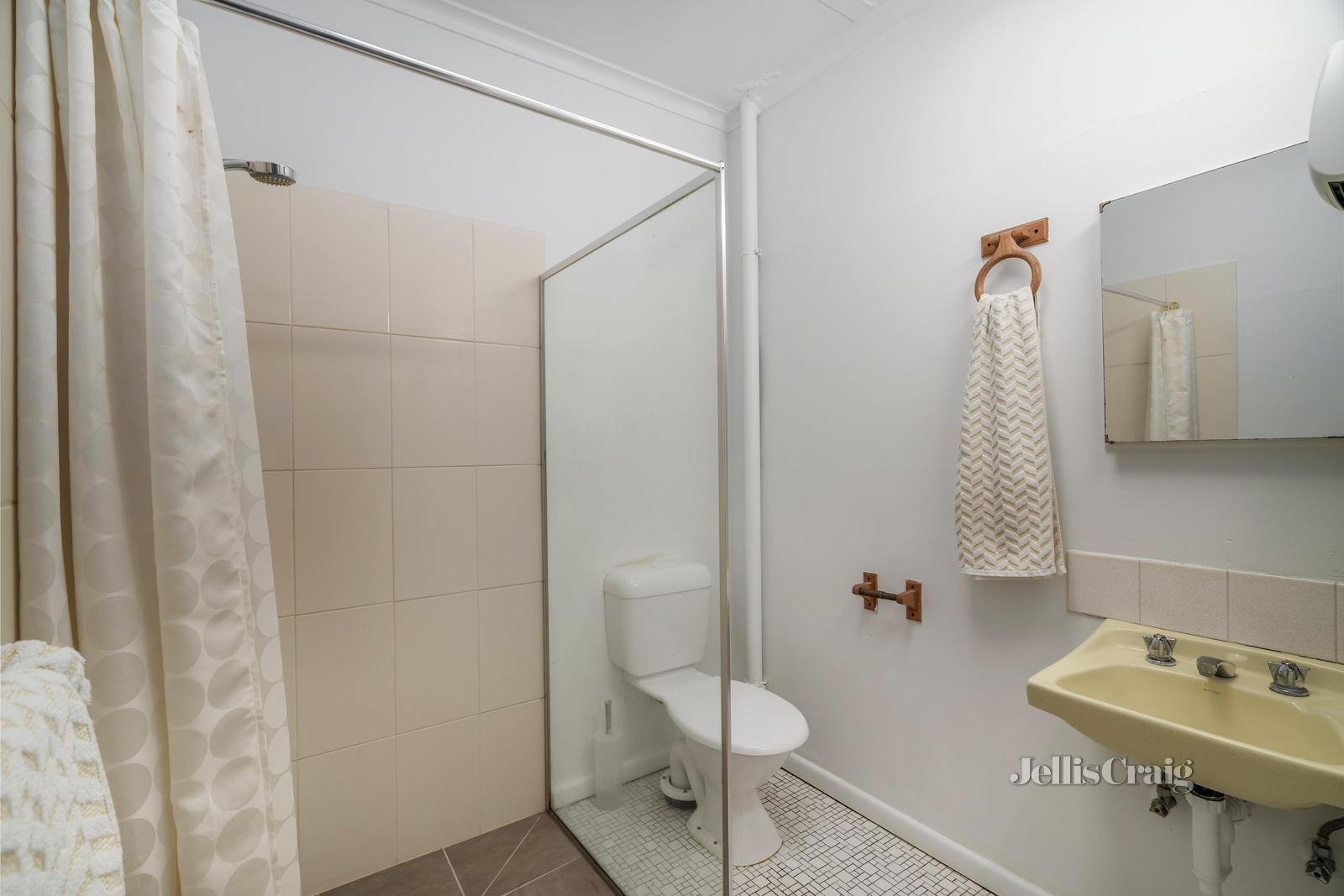 4/4 Wreford Road, Blackburn South image 4