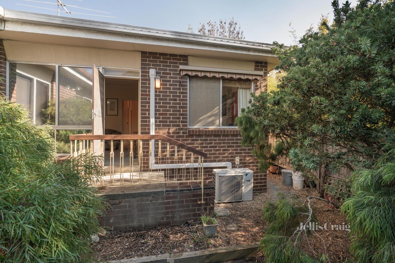 4/4 Wreford Road, Blackburn South image 5