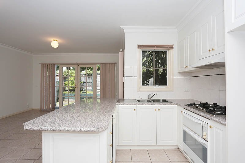 4/40 Cootamundra Crescent, Blackburn image 2