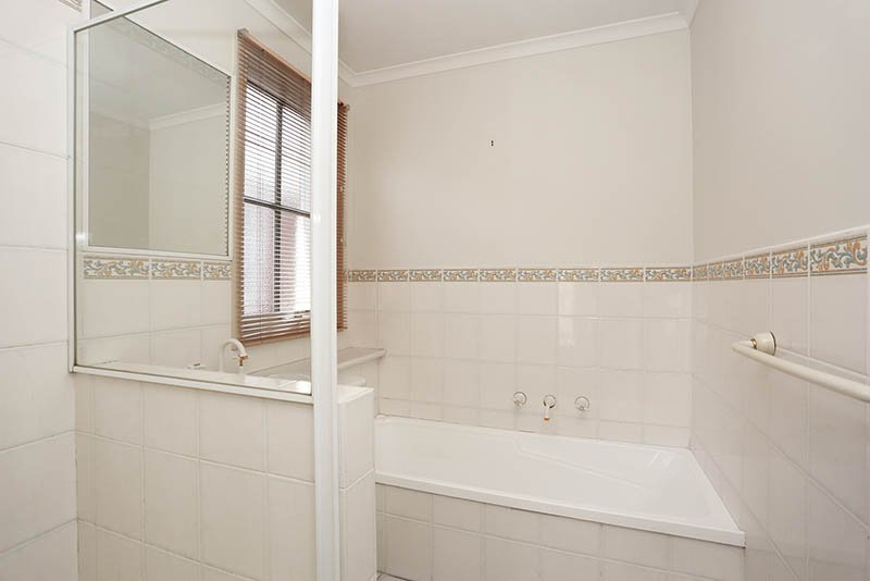 4/40 Cootamundra Crescent, Blackburn image 3