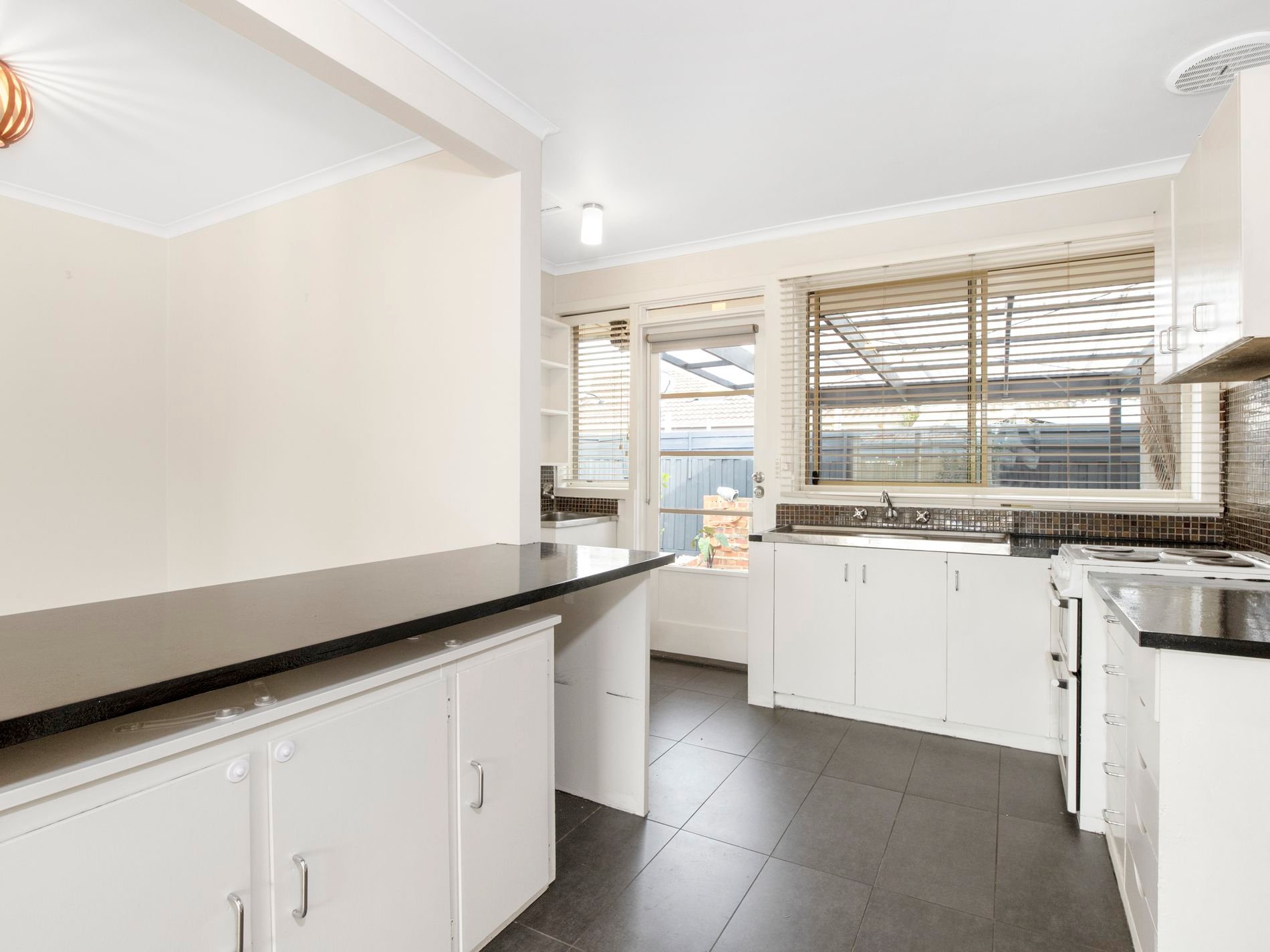 4/40A Broadway, Bonbeach image 2