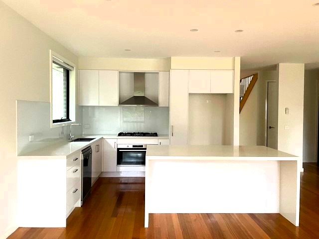 4/42 Bowen Road, Doncaster East image 2