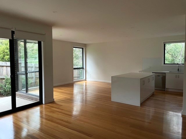 4/42 Bowen Road, Doncaster East image 2