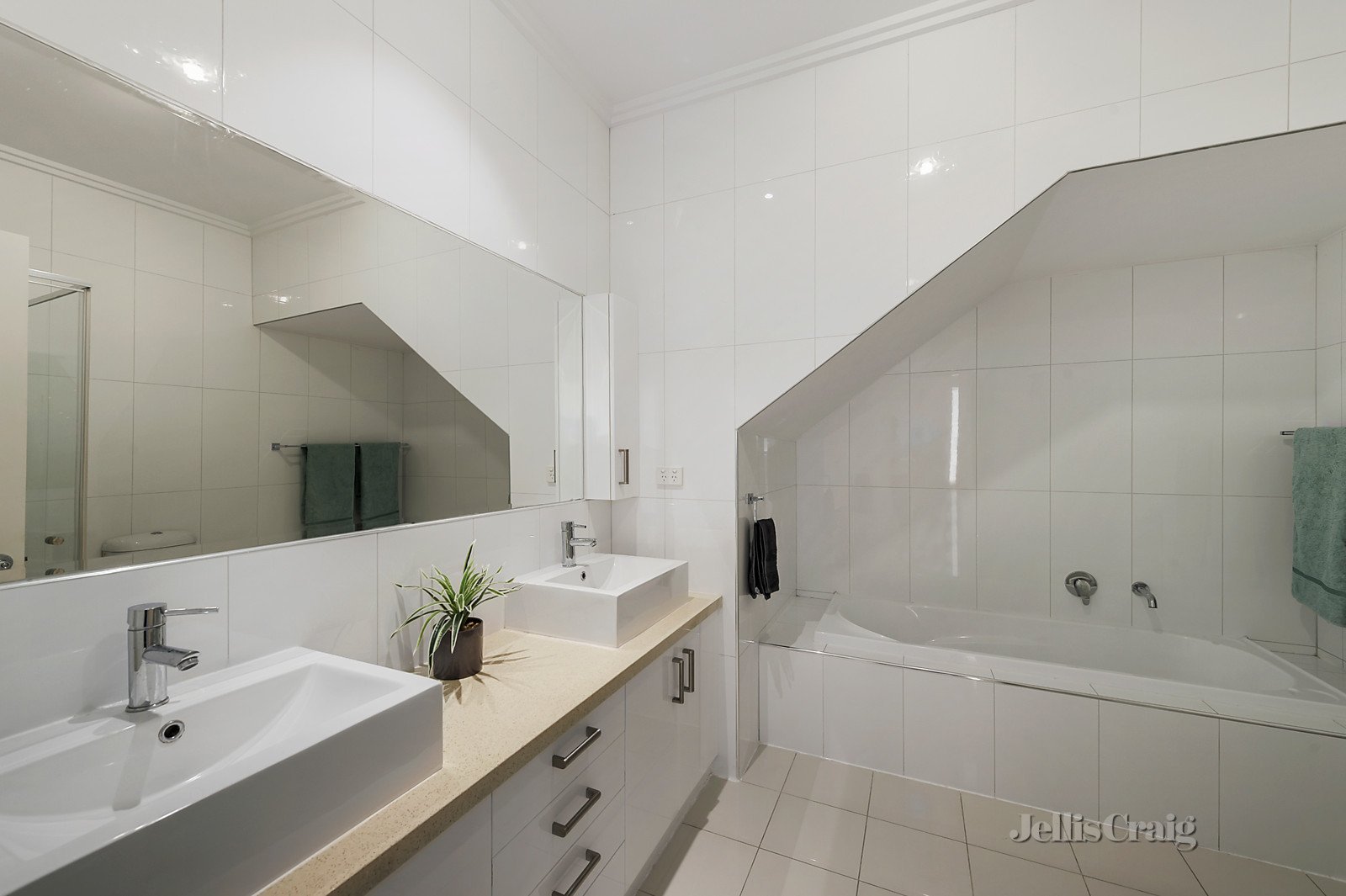 4/44 Victoria Street, Coburg image 5