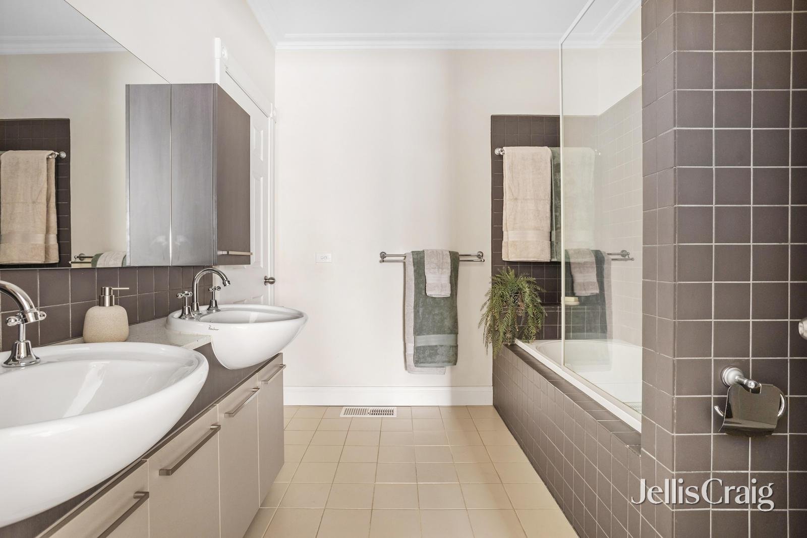 4/46 Diamond Creek Road, Greensborough image 10
