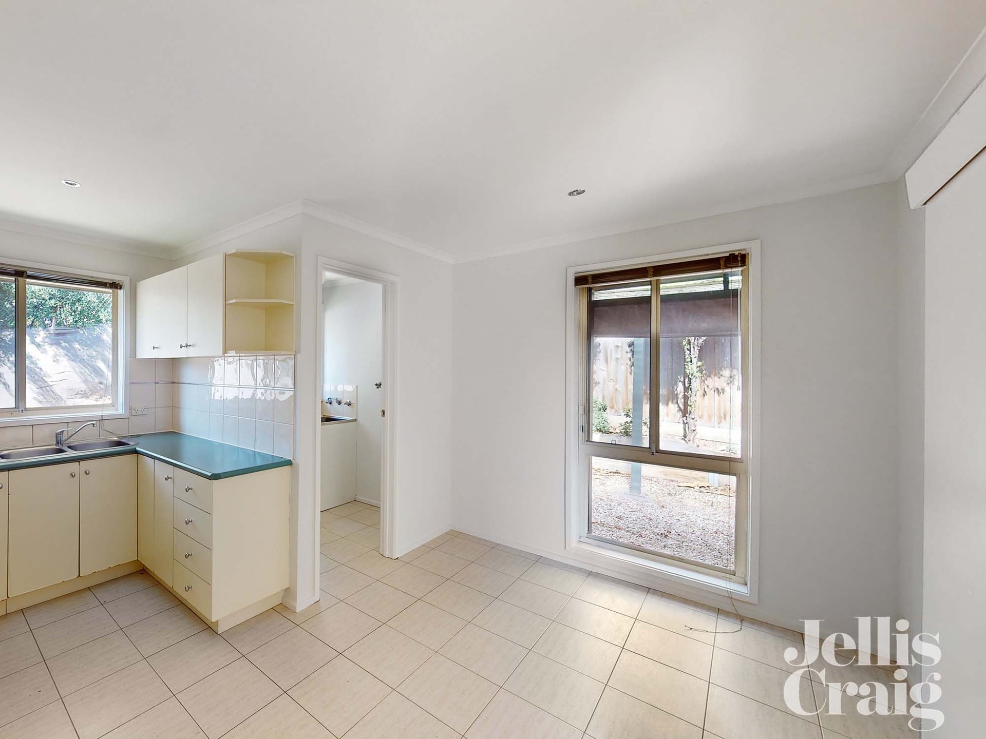 4/465 Pascoe Vale Road, Strathmore image 2