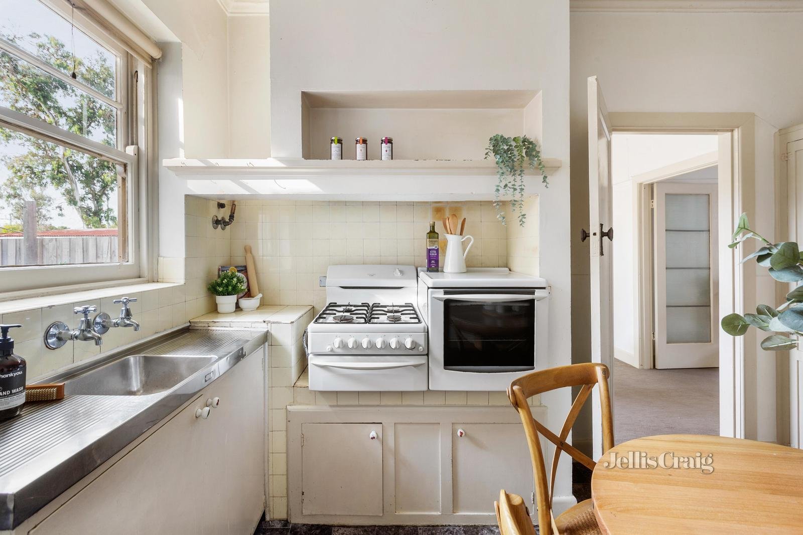 447 Waverley Road, Malvern East image 4